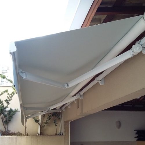 orcamento-de-toldo-retratil-com-braco-articulado-min